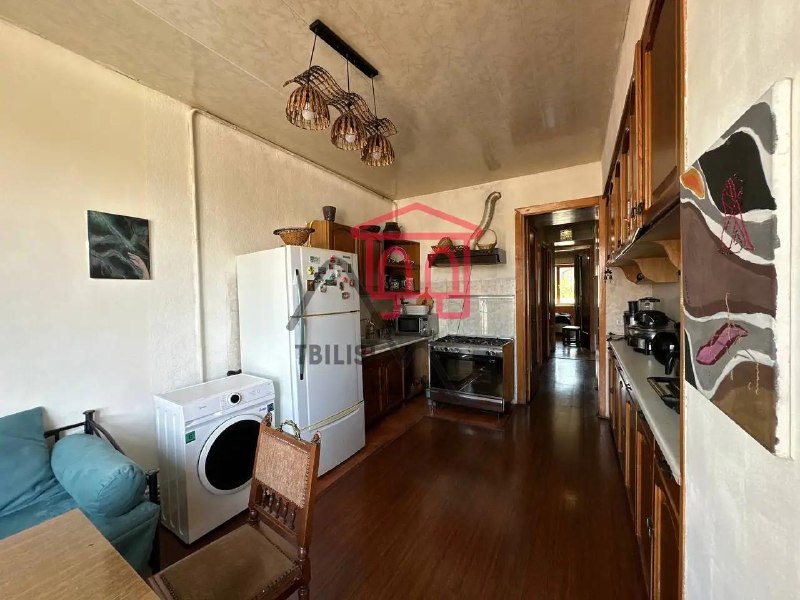 Spacious 3-bedroom apartment for sale, featuring a separate kitchen, walk-in closet, two balconies, and views in two directions. There is an option to purchase a garage for $15,000. — фото 3