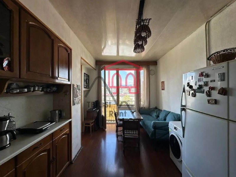 Spacious 3-bedroom apartment for sale, featuring a separate kitchen, walk-in closet, two balconies, and views in two directions. There is an option to purchase a garage for $15,000. — фото 4