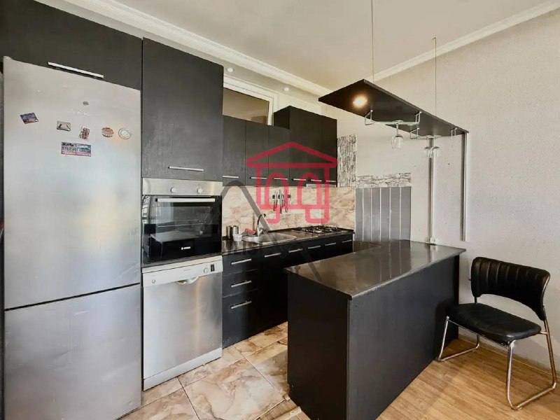A bright and cozy two-bedroom apartment in a new building, featuring a spacious living room and a balcony. It has a well-designed layout, a modern kitchen, and everything you need for a comfortable life—central heating, an air conditioner, and a dishwasher. — фото 2