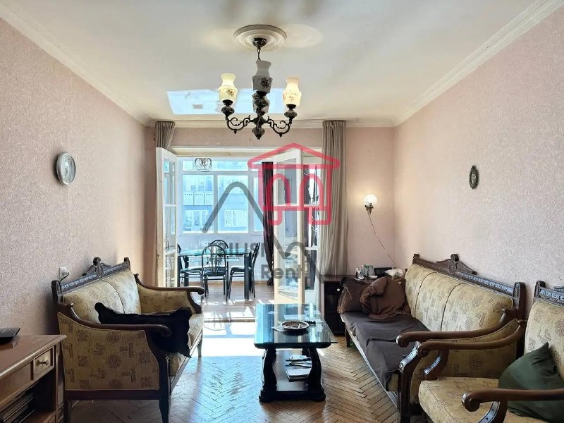 A spacious, sunny apartment is for sale opposite the Red Park and not far from the metro. — фото 1