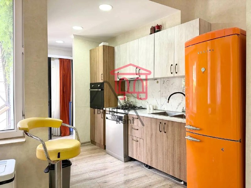 An apartment for sale in the Vera district, next to the Shavi cafe and coworking space, on a cozy side street. The living area is 62 square meters plus a 53 square meter attic. — фото 4