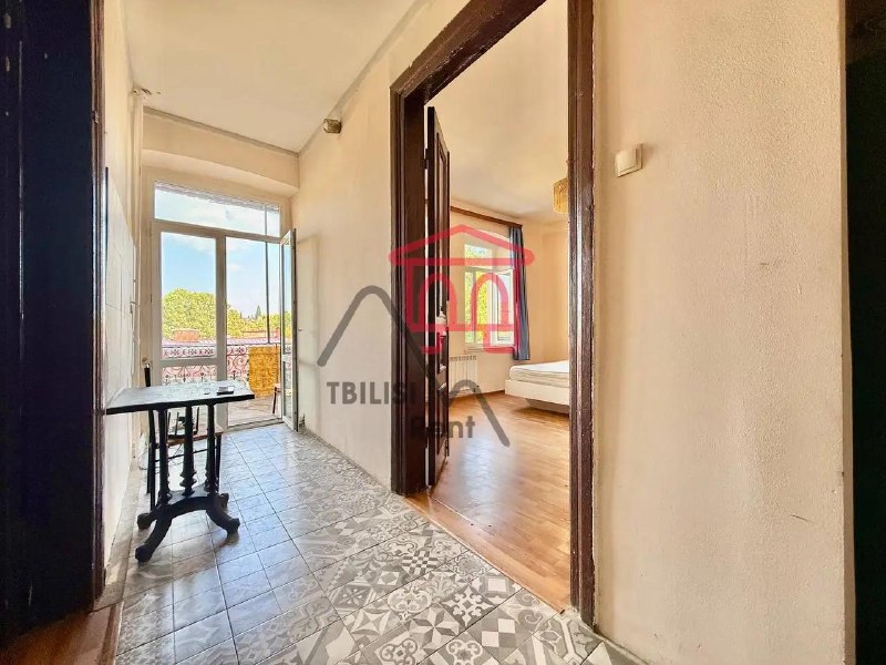 A cozy apartment with its own attic and access to the roof is for sale. — фото 2