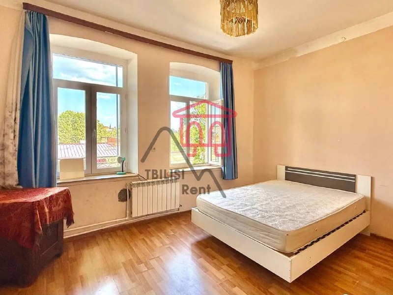 A cozy apartment with its own attic and access to the roof is for sale. — фото 3