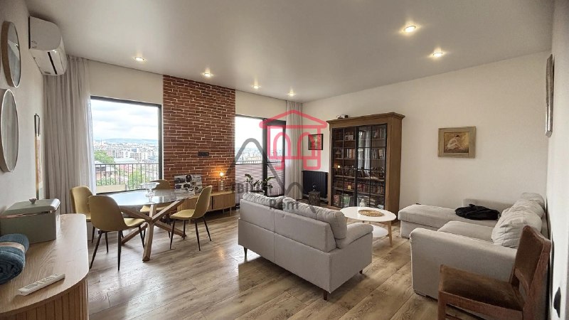Spacious apartment for sale. Access to the building’s rooftop terrace from the apartment, with a view of the Georgian countryside. Three balconies, with access from every bedroom. Four bathrooms, a separate laundry room, and a spacious living room. — фото 5
