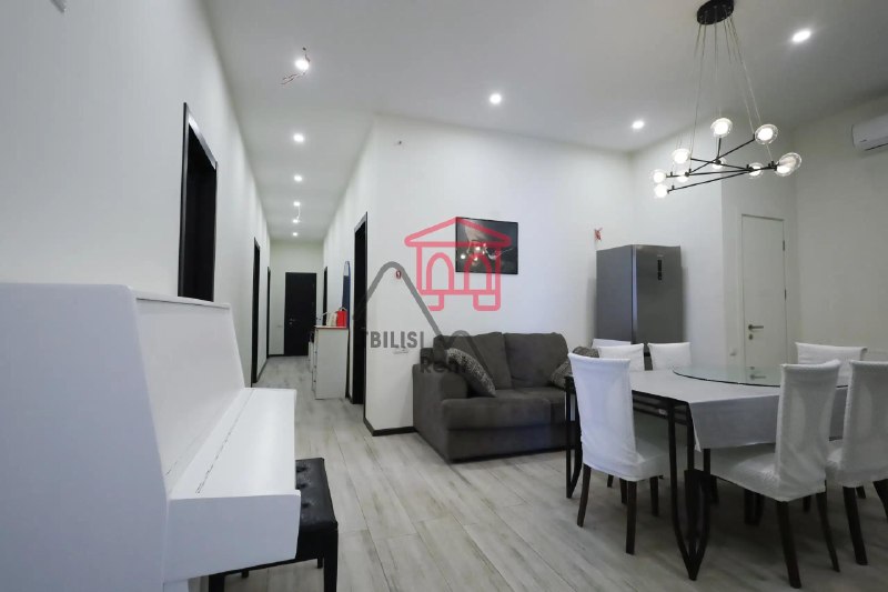Apartment for sale in a quiet courtyard, a 5-minute walk from the Rustaveli metro station — фото 1