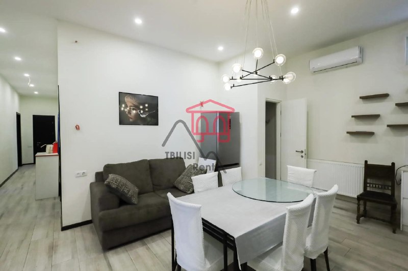 Apartment for sale in a quiet courtyard, a 5-minute walk from the Rustaveli metro station — фото 2