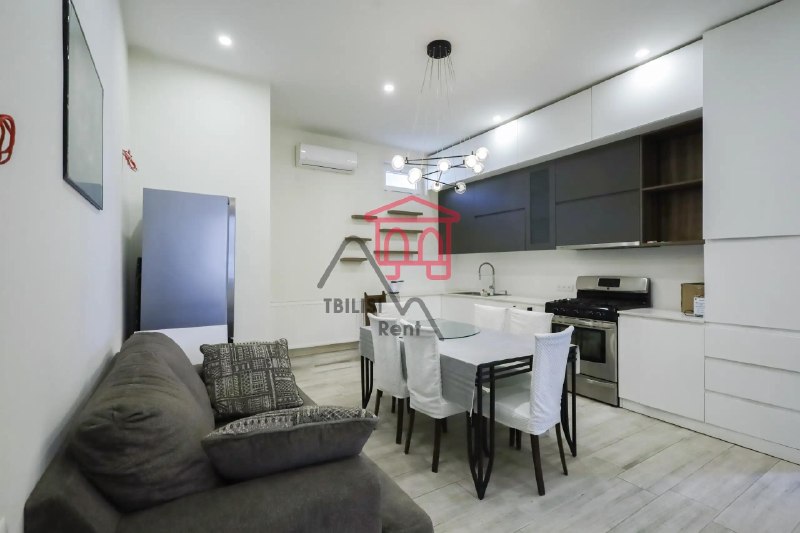 Apartment for sale in a quiet courtyard, a 5-minute walk from the Rustaveli metro station — фото 3