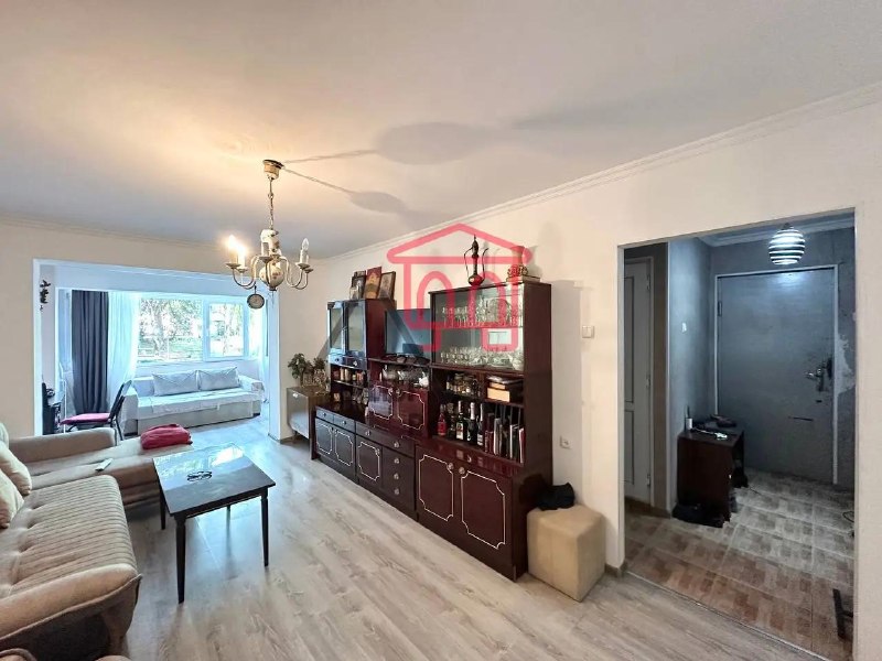 A spacious apartment in Saburtalo with 2 bedrooms, a balcony and a loggia is for sale. — фото 3